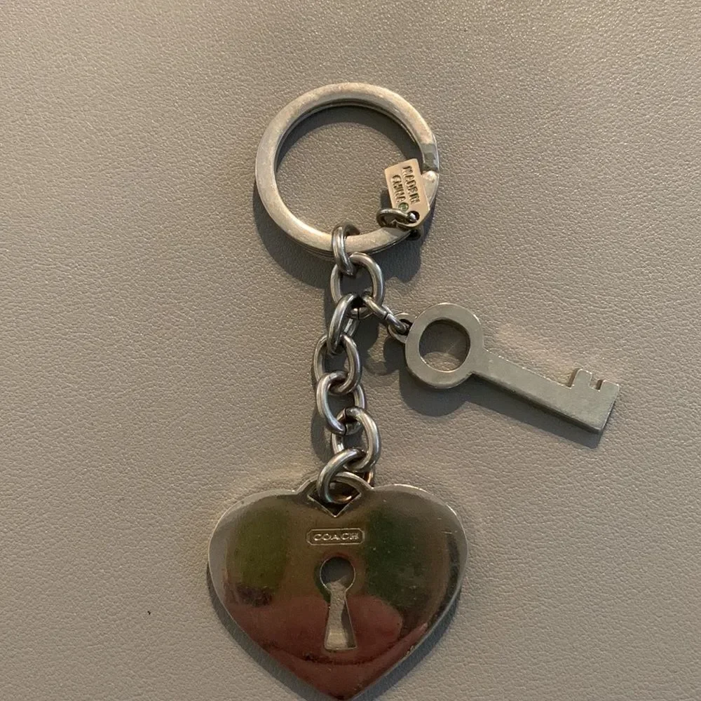 COACH Heart & Key Keychain - Picture 3 of 3